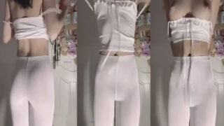 สาวจีนตั้งกล้องไลฟ์สดและเต้นแก้ผ้าโชว์นมบอกเลยขาวเนียน