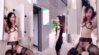 สาวจีนตัวเล็กผิวขาว มาโชว์สยิวในห้องน้ำ