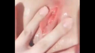 หลุดวัยรุ่นจีน ถ่ายคลิปช่วยตัวเองส่ให้แฟน หีชมพู ไร้ขน เล่นหีตัวเองฉ่ำ