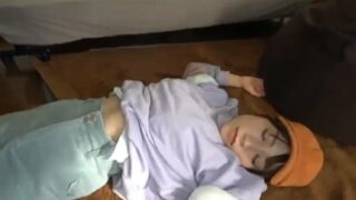 เขี่ยหีสาวหลับสนิท เล่นไปหลายน้ำยังไม่ตื่น คนฝันดีมากแน่ๆ